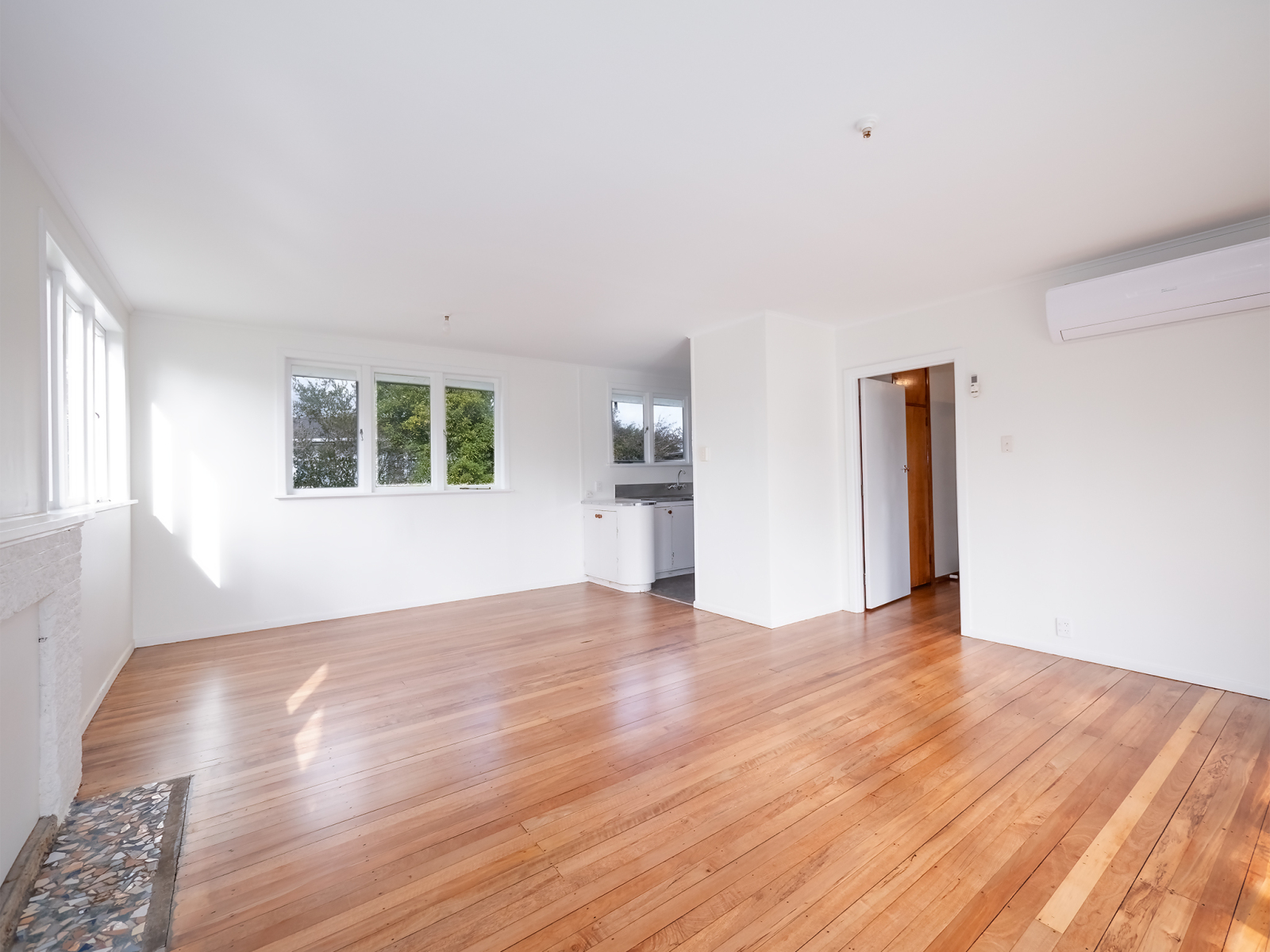 New Roof - Polished Floors - 1,002m² Freehold